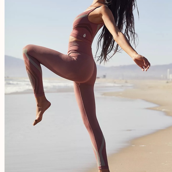 NEW🌺free people high rise 7/8 essence legging - Picture 6 of 16